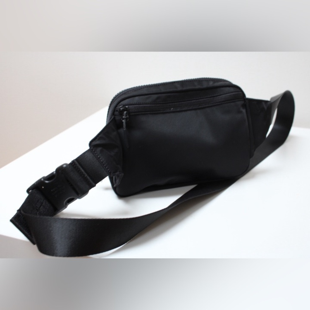 NWOT Lululemon 2L everywhere belt bag - Picture 11 of 11